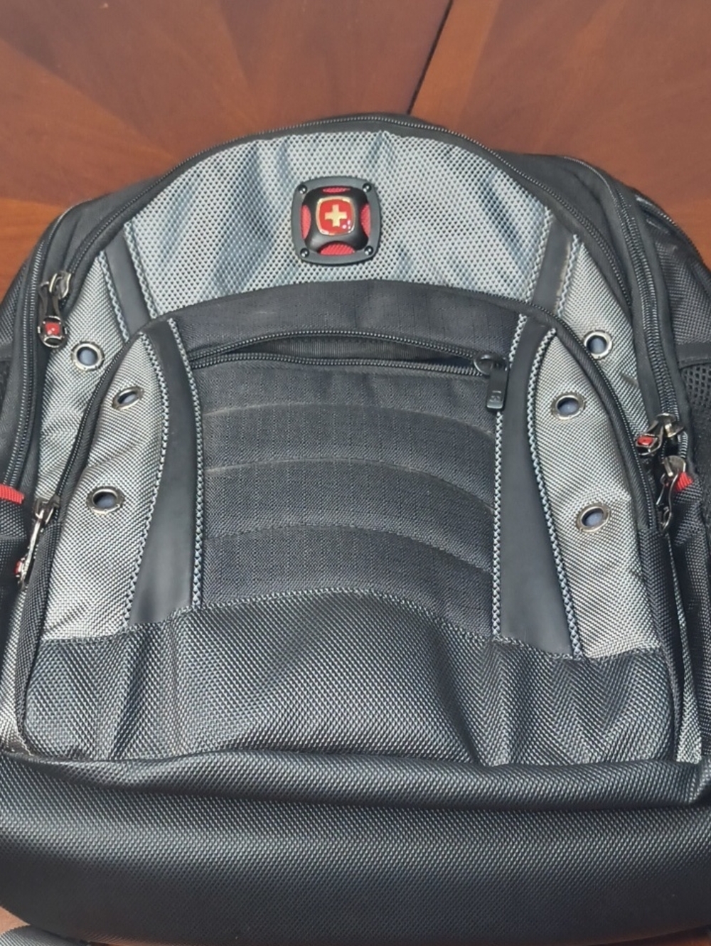 Wenger Black Gray Backpack Red Logo Detail 7 Zipper Pockets With Cushions AC